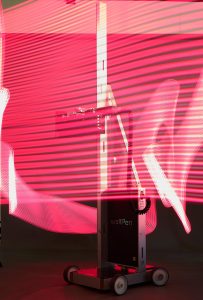 Maschine in pinkem Licht